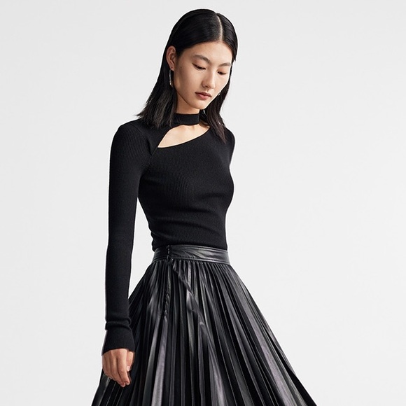 RoseLingLing black ribbed cutout design wool sweater - Picture 5 of 7